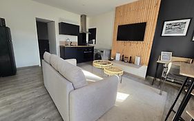 Idéal couples&pro - Patio extérieur- Proche centre ville et gare - Promenade au bord de la Charente - Parking à proximité - Wifi très haut debit - Équipement premium -Netflix